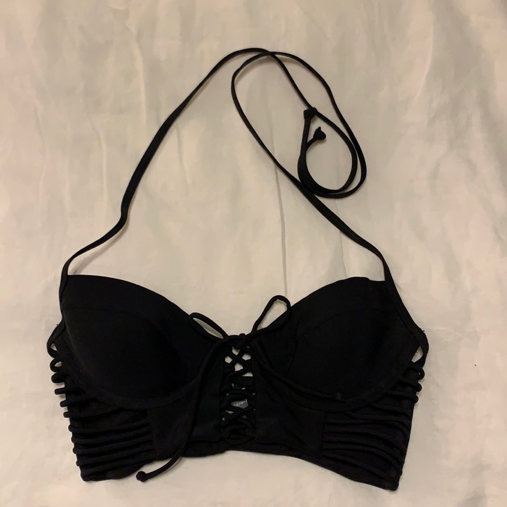 ☀️SUMMER SALE 🌻 Black cut out bikini top